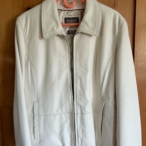 Ladies Wilson’s Leather ivory jacket w/faux fur (removable) size XL. Thinsulate.